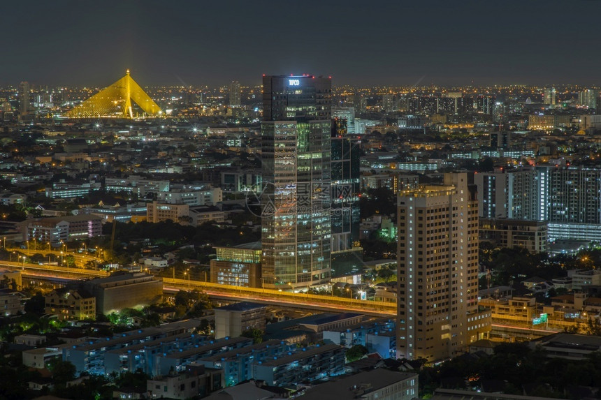 日落曼谷泰国20年8月日曼谷市中心城风景晚上有摩天大楼给城市一个现代风格的焦点建筑学地平线图片