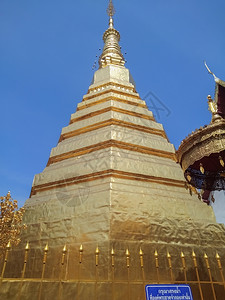 历史泰国寺庙的塔游客文化图片