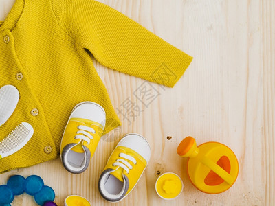 OLYMPUS数字相机摄影最高视线黄色毛衣和玩具数字的十月男生图片
