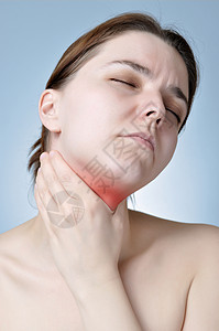 喉咙疼痛的女性图片