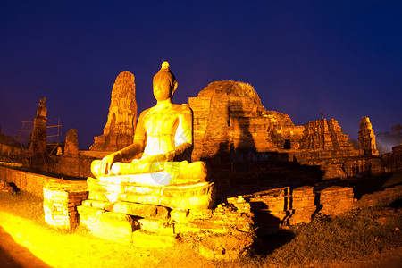 WatMahath泰国阿尤塔亚历史古寺庙佛东方的传统图片