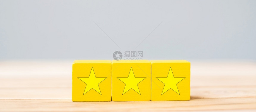 立方体黄色的民意调查客户审反馈评分级排行和服务概念用户审查排名和服务概念图片