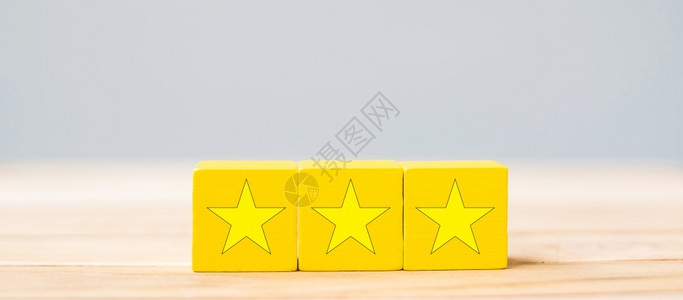 立方体黄色的民意调查客户审反馈评分级排行和服务概念用户审查排名和服务概念星星高清图片素材