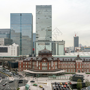 东京火车站下午从阳台建筑地标和交通概念的场景东京火车站建造蓝色的铁路晚上高清图片素材