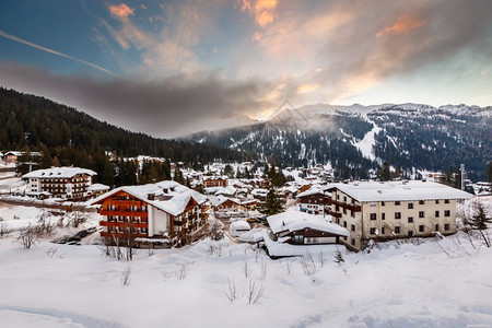 冬季雪景村庄风光图片