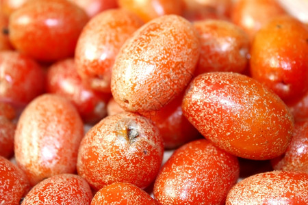 红成熟水果梨白色的玉石图片
