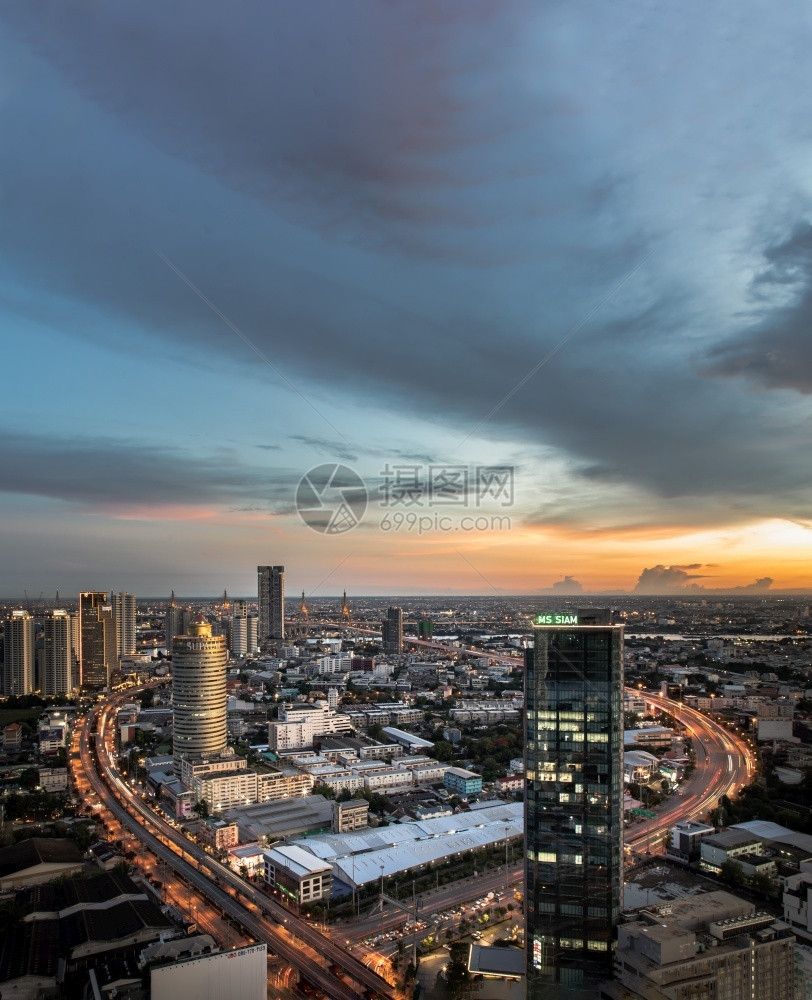 建筑物黄昏曼谷泰国201年7月日1年8月日对亚洲大城市的美丽夕阳空中景象以建筑高楼和摩天大为背景商业图片