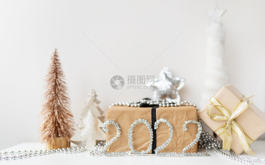 祝贺展示横幅20年新快乐节日装饰圣诞树礼物星金属丝贴花或其他物体的空白复制间横幅圣诞树金属丝贴花或其他物体的空白复制间目的图片