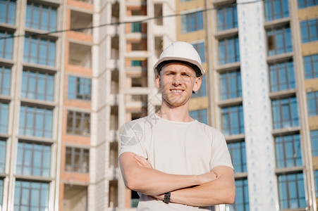 承包商一种男建筑工地人的画像建筑地戴头盔的漂亮工人画像建筑地人的画像图片