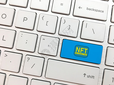 中心化非贸易进入计算机键盘输按钮带有NFT符号不可替换的标记概念背景
