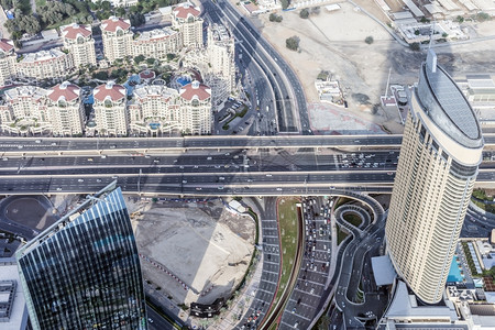高的地标阿拉伯迪拜酋长国的建筑迪拜市下城天梯和公路图片