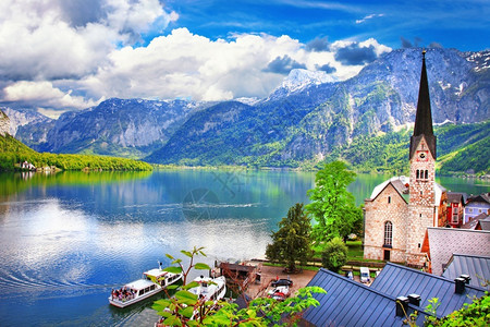 全景萨尔茨卡默古特城市奥地利自然和美丽的地方之间山丘的令人惊叹村庄在奥地利湖上自然与美丽的地方浪漫高清图片素材