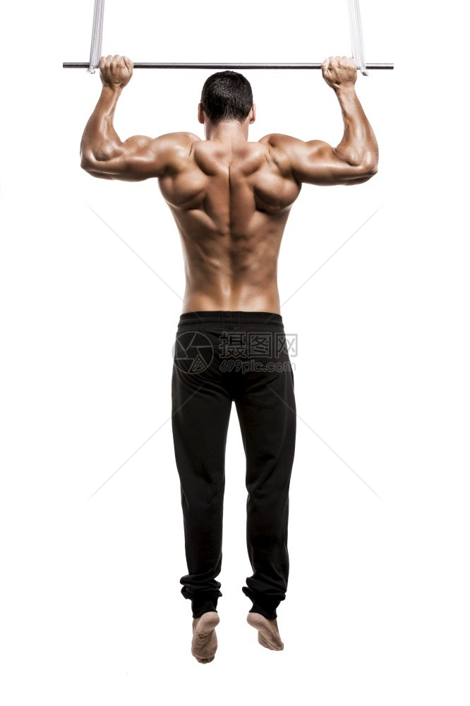 锻炼展示背部肌肉的成年男子图片