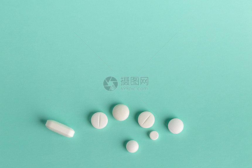 各种药片和胶囊白色药片和胶囊剂随机的药店图片