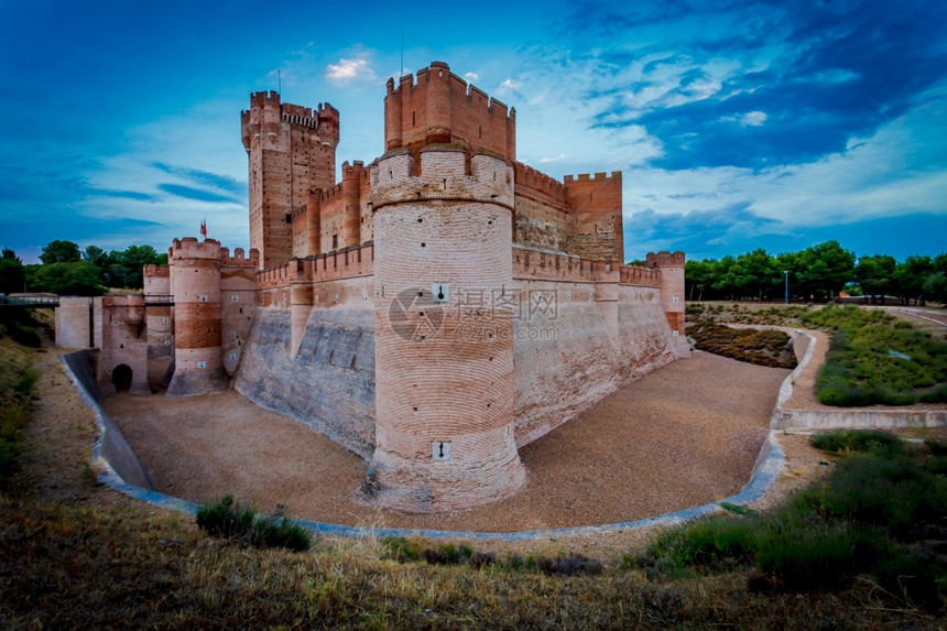 莫塔城堡西班牙巴利亚多德卡斯蒂亚莱昂麦地那德尔坎波著名的古城堡老地点景图片