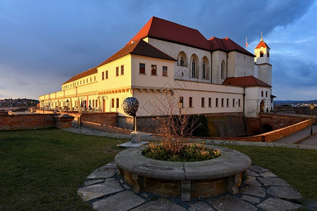 建造捷克城市布尔诺捷克欧洲斯皮伯克美丽的古老城堡和垒构成布尔诺市的主导地位景观旅游高清图片素材