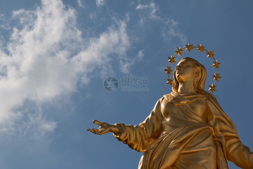 Madonna金雕像意大利米兰的完美青铜复制品艺术塔图片