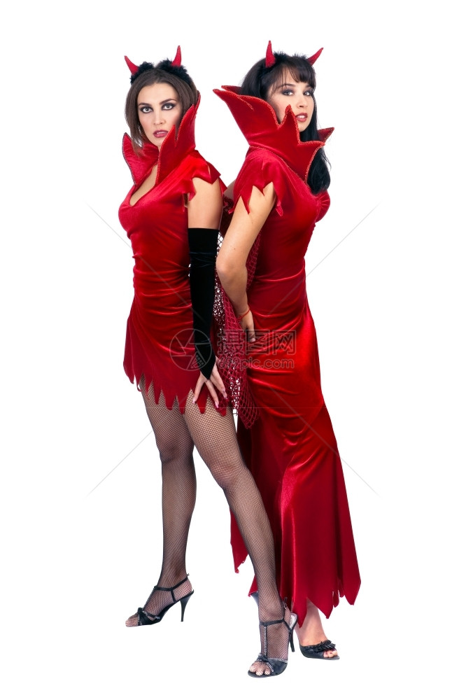 身穿万圣节魔鬼装扮的两位感女青年站在白背景恶魔黑色的节假日图片