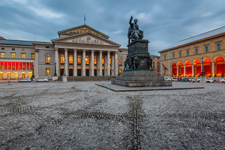 慕尼黑剧院位于德国巴伐利亚慕尼黑马克思约瑟夫普拉茨广场正方形历史马克斯约瑟夫广场背景图片