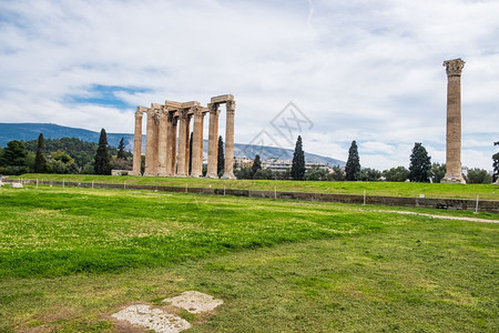 雅典奥林匹安宙斯古老圣殿的废墟雅典奥林匹亚或宙斯列柱子上帝或者图片