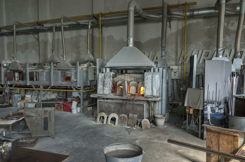 欧洲穆拉诺岛是意大利威尼斯Artisan玻璃工人手制玻璃厂最有名的地方吸引力玻璃制品图片