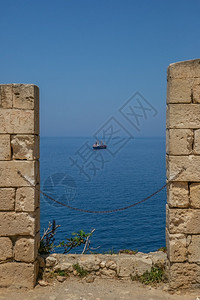 中海抛锚船舶上运送货物的概念中海抛锚船舶旅行鱼水图片