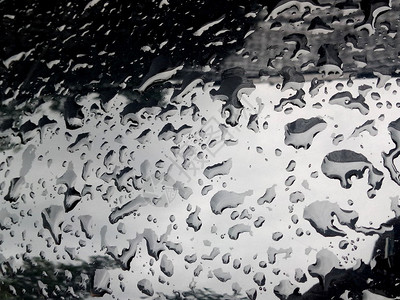 闪亮淋浴金属汽车表面或铁水流简要背景和用于设计的水质车面或铁表下游简和水体上的汽车雨滴口角水图片