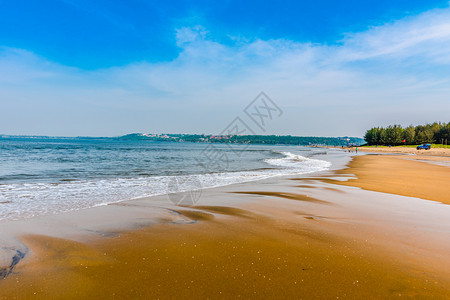 海滨支撑洋果阿米拉马尔海滩的平静波浪图片