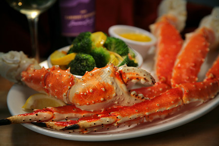 一顿饭烤混合的海鲜加龙虾平静鱼蓝面圈和大虾什锦的放图片
