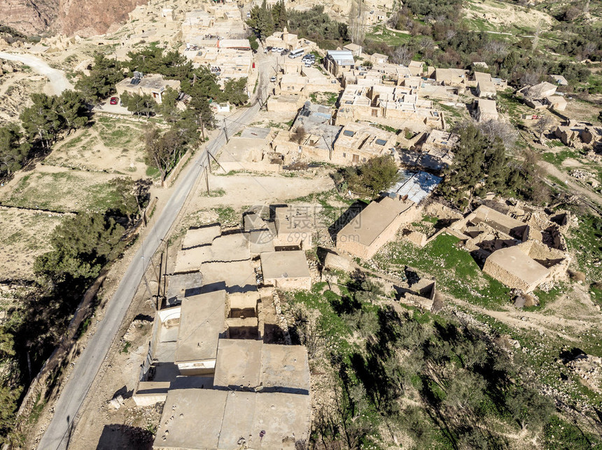 村庄中间在约旦Dana生物圈保留地边缘的Dana村及其周围地带用无人驾驶飞机进行的空中观察6天线图片