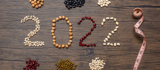20年新有机豆红黑白绿鹰嘴豆和Adlay合桌目标健康动力分辨率体重损失饮食和世界粮日概念白色的动机薏苡仁背景图片