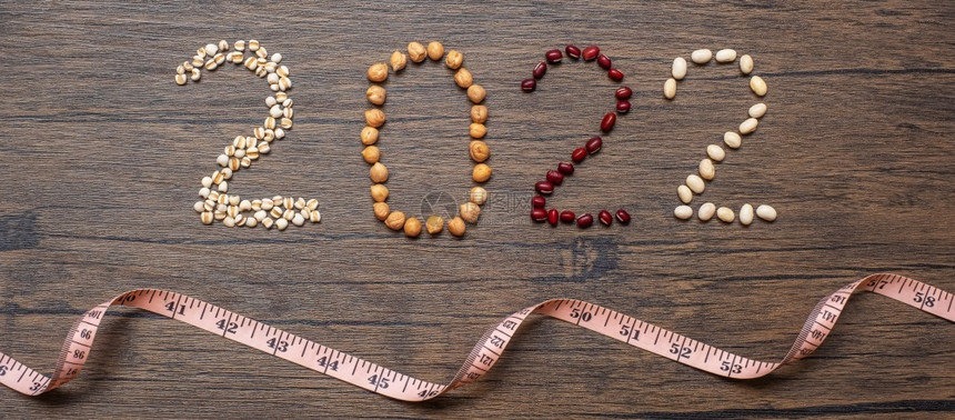 桌子20年新有机豆红黑白绿鹰嘴豆和Adlay合桌目标健康动力分辨率体重损失饮食和世界粮日概念吃红色的图片