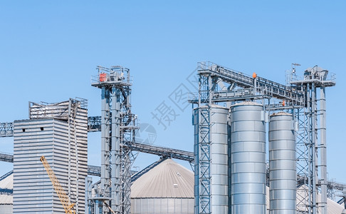 农业工厂谷物储存设施以及沼气筒仓和干燥塔的生产商业图片