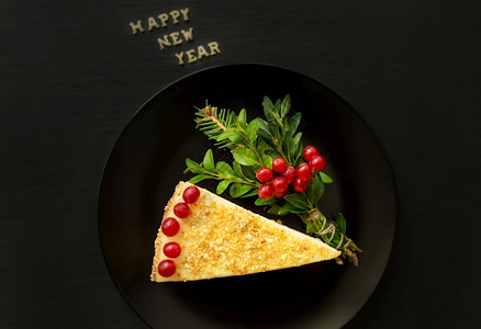 一小块蛋糕装饰着新年的喜歌和欢乐曲装饰着新年的美梦李子假期新的图片