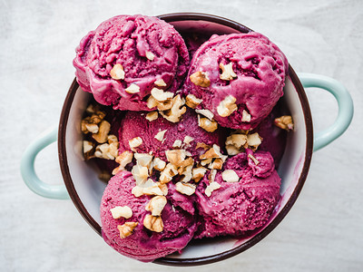莓果冰淇淋图片