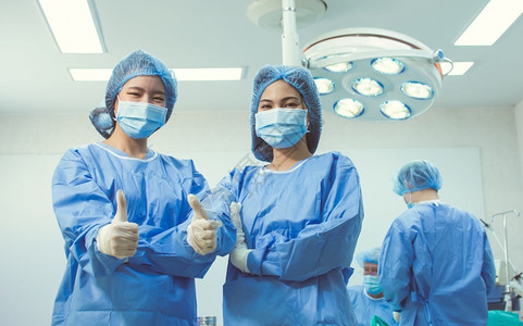 医院做外科手术的医疗团队图片