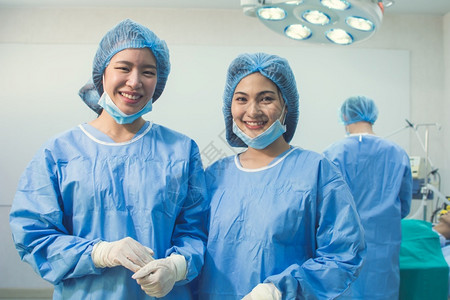 在医院做外科手术的医疗团队治疗高清图片素材