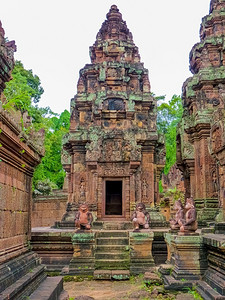 砂岩历史佛教BanteaySrei废墟寺庙吴哥暹粒柬埔寨图片