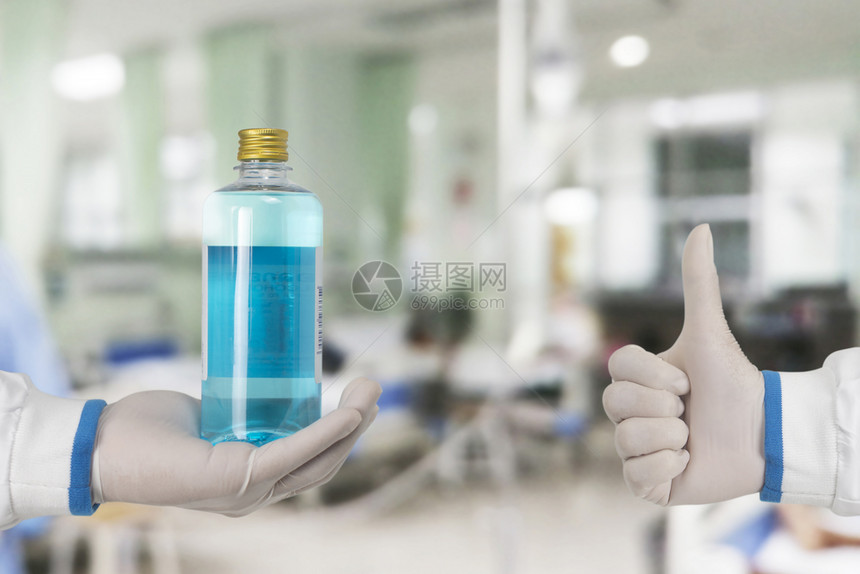水用于清洁消毒的酒精净化剂和医院病房生大拇指CoronaCovid19预防感染乙基生病的图片