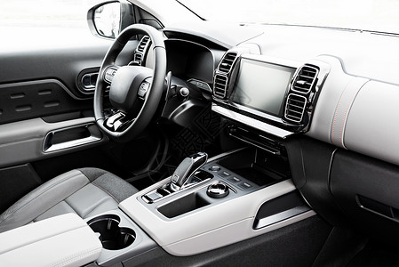 通用现代豪华轿车的仪表板和内部速度运输按钮图片