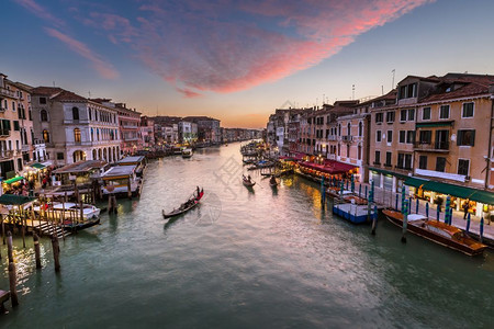意大利语盛从威尼斯Rialto桥对大运河的视图地标图片