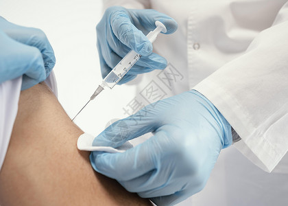 医生为病人提供疫苗接种诊所儿科疫苗在室内图片