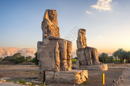 埃及卢克索国王谷MemnonColossi纪念馆神话雕塑图片