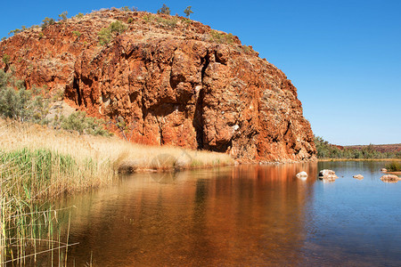户外溪GlenHelenGorge麦克唐纳山脉澳大利亚北部地区风景美丽的高清图片素材