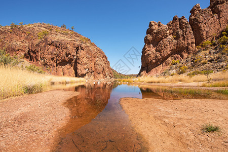 旅行水坑GlenHelenGorge麦克唐纳山脉澳大利亚北部地区质学池塘高清图片素材