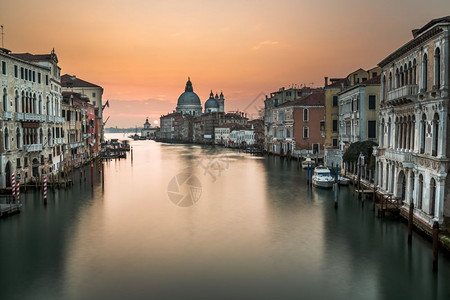 渠道大运河和意利威尼斯Accadamiemia大桥圣玛丽亚教堂屋城市图片
