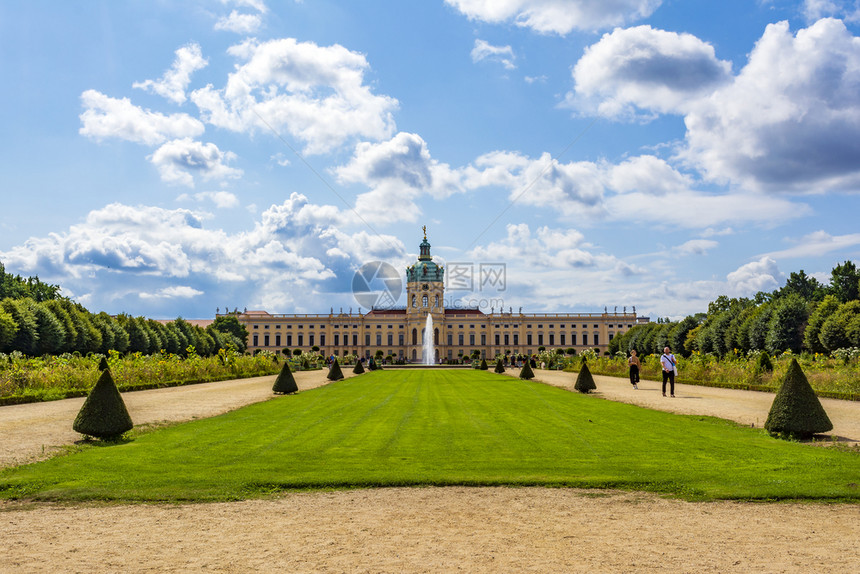 目的地吸引力德国柏林2019年8月6日夏洛滕堡皇宫史豪斯夏洛滕堡和德国柏林花园夏洛滕堡宫殿和德国柏林花园旅行图片
