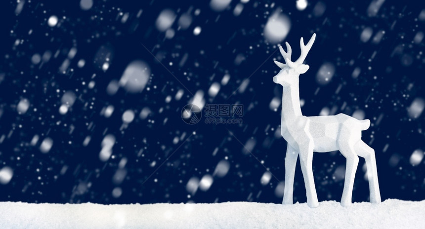 爬坡道塑像圣诞快乐和新年横幅与空间背景复制相仿的冰雪背景SnowForforldBlackBlue问候图片