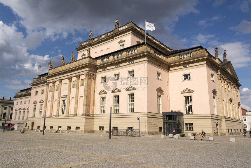 纪念碑观光德国柏林2019年8月13日柏林歌剧院大楼倍尔广场柏林德国欧洲家歌剧院大楼倍尔广场柏林德国欧洲旅行图片