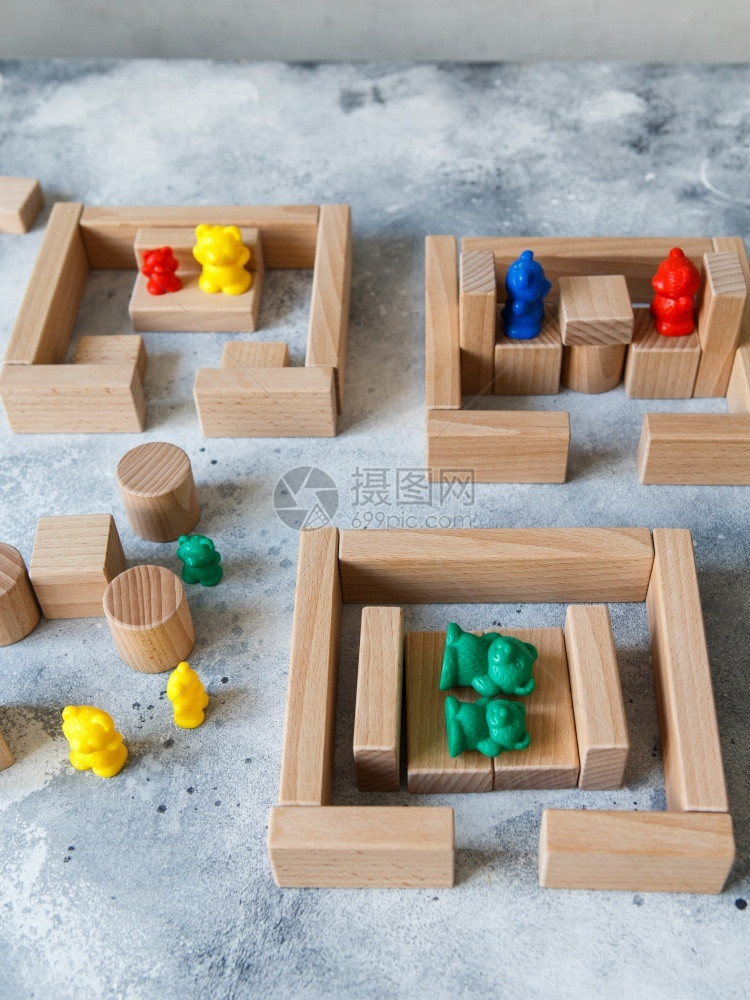 山毛榉活动建筑学利用以可持续木材制造的生态块建制建筑用于儿童心理发育和教蒙特索里玩具图片